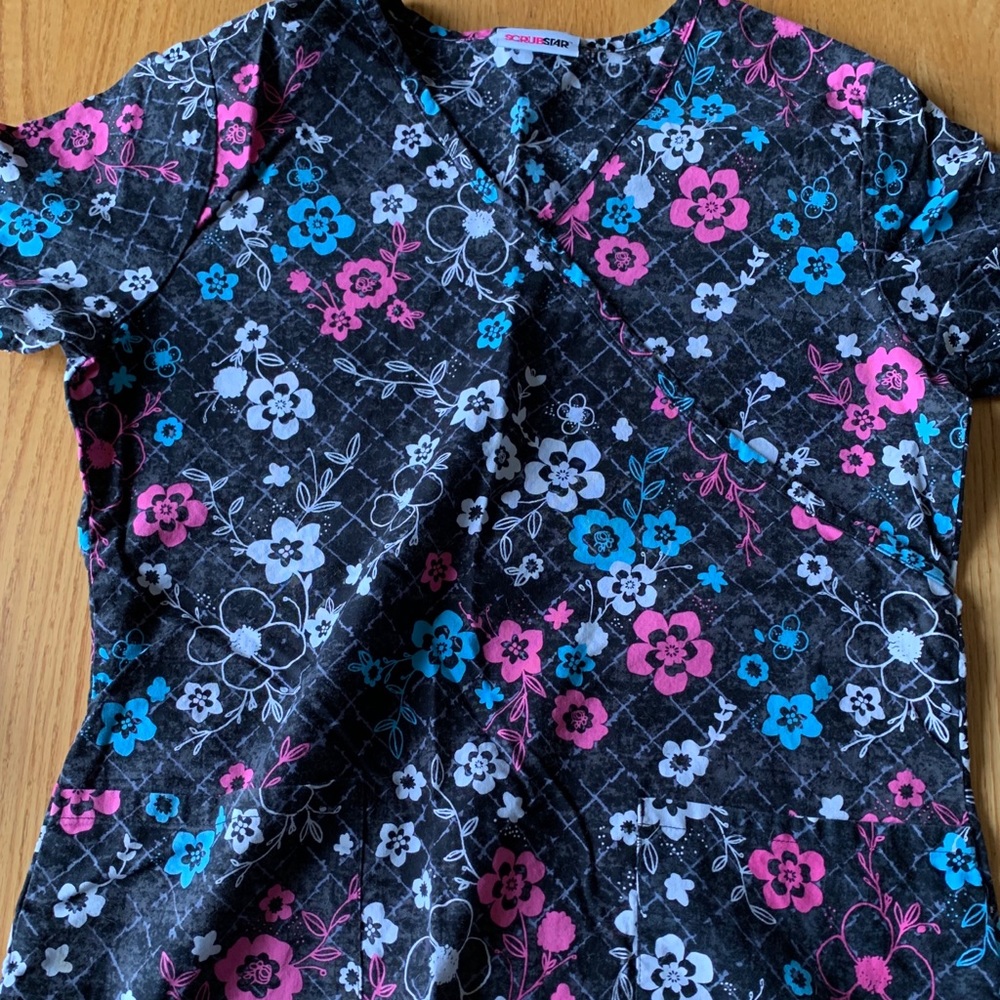 Scrub top